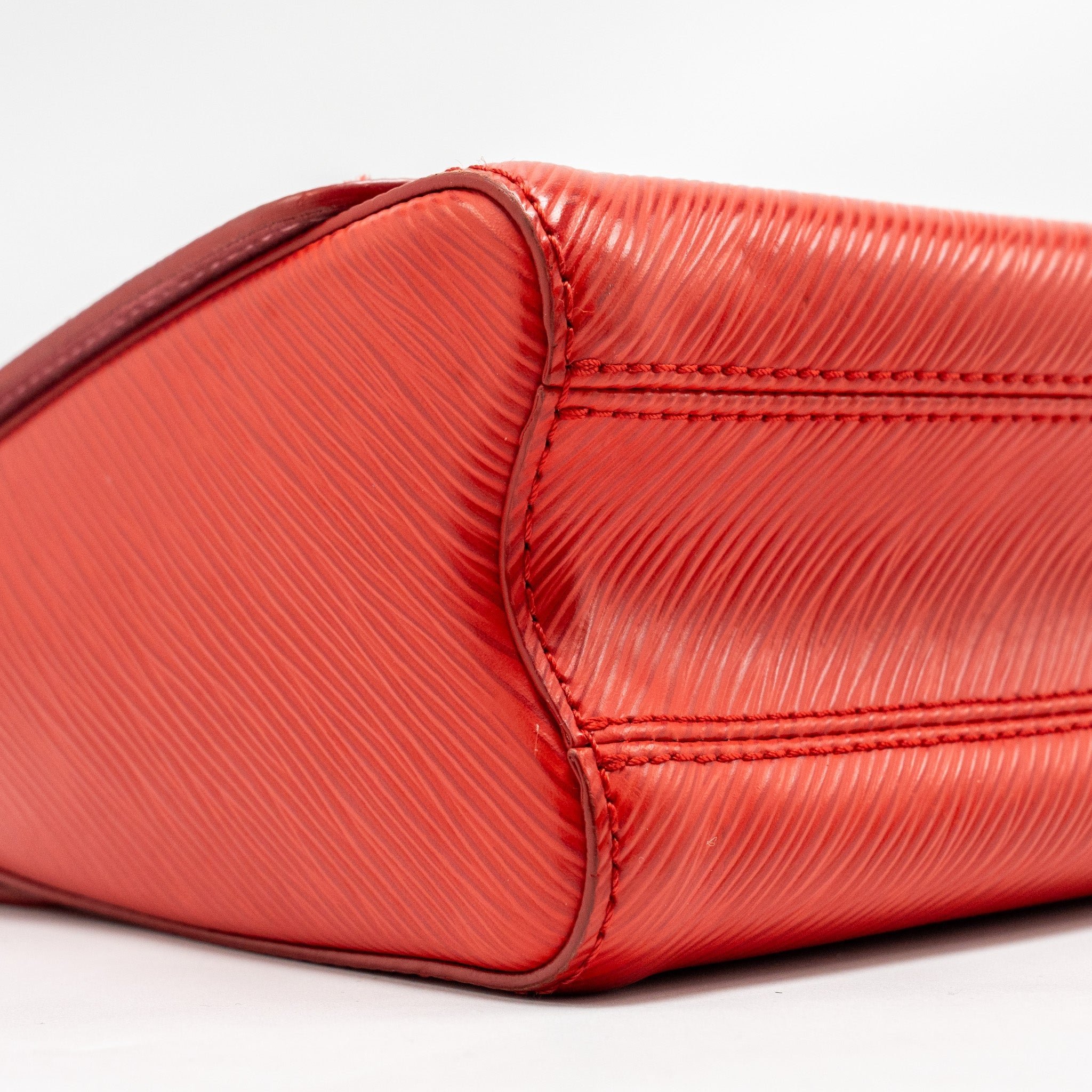 LOUIS VUITTON TWIST MM EPI RED SHW