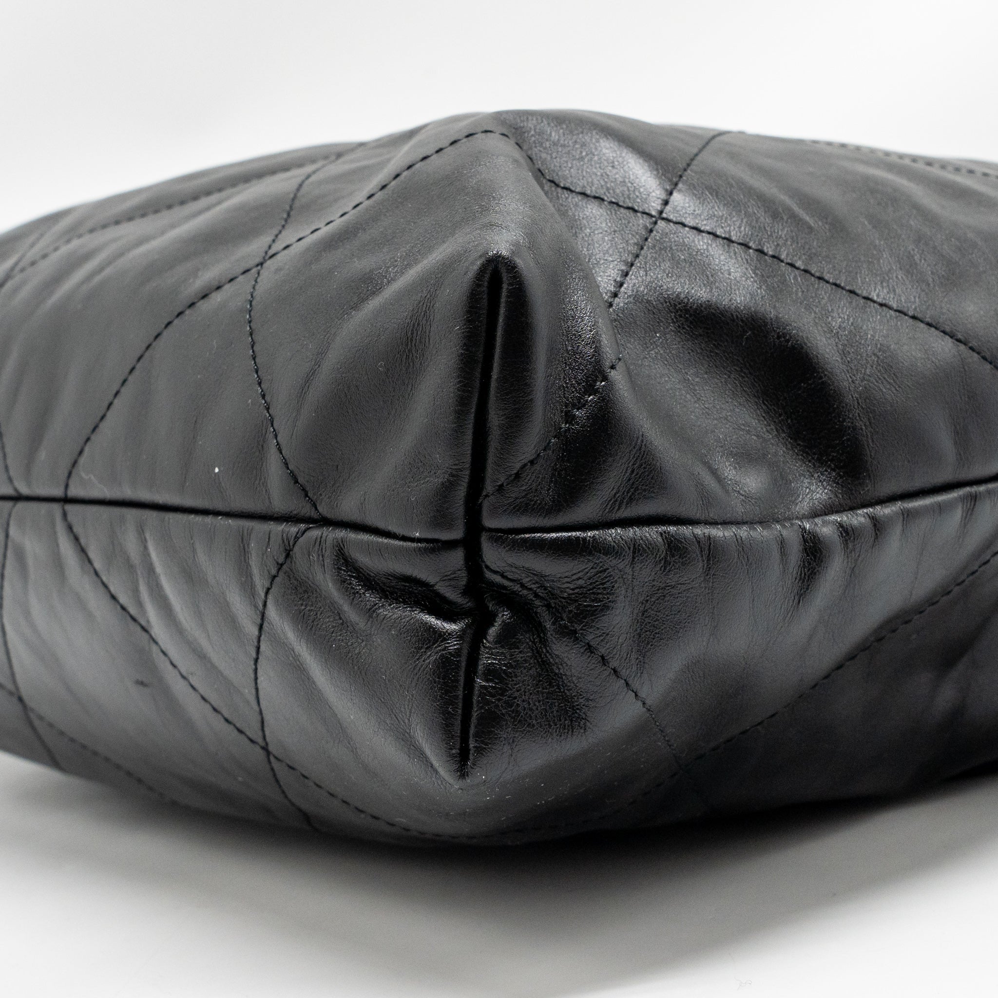 CHANEL MEDIUM 22 BAG CALFSKIN BLACK GHW (MICROCHIP)