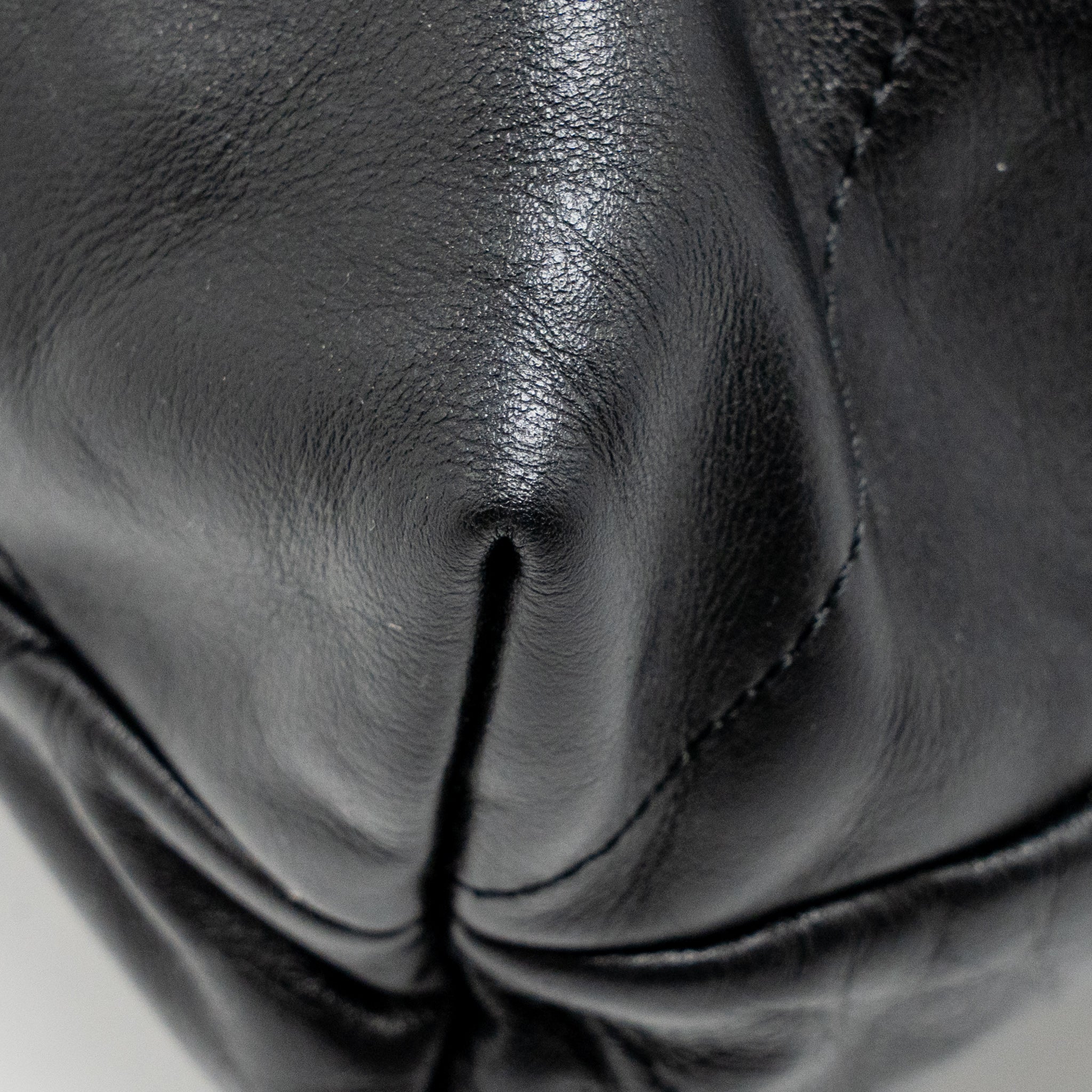 CHANEL MEDIUM 22 BAG CALFSKIN BLACK GHW (MICROCHIP)