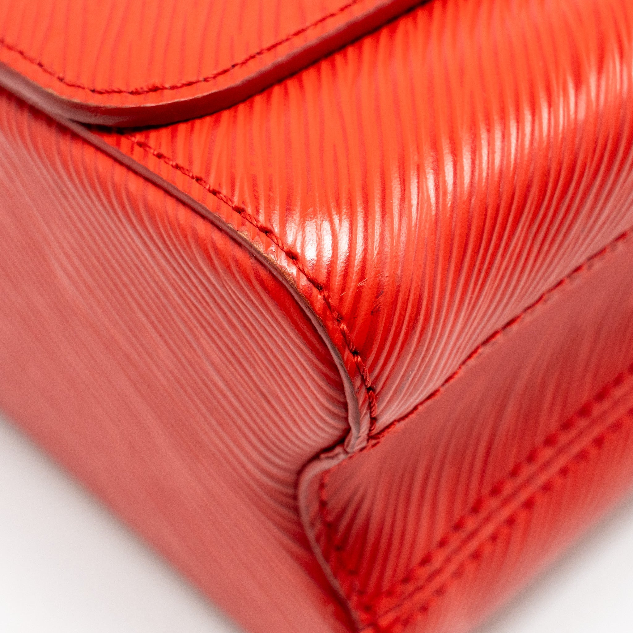LOUIS VUITTON TWIST MM EPI RED SHW