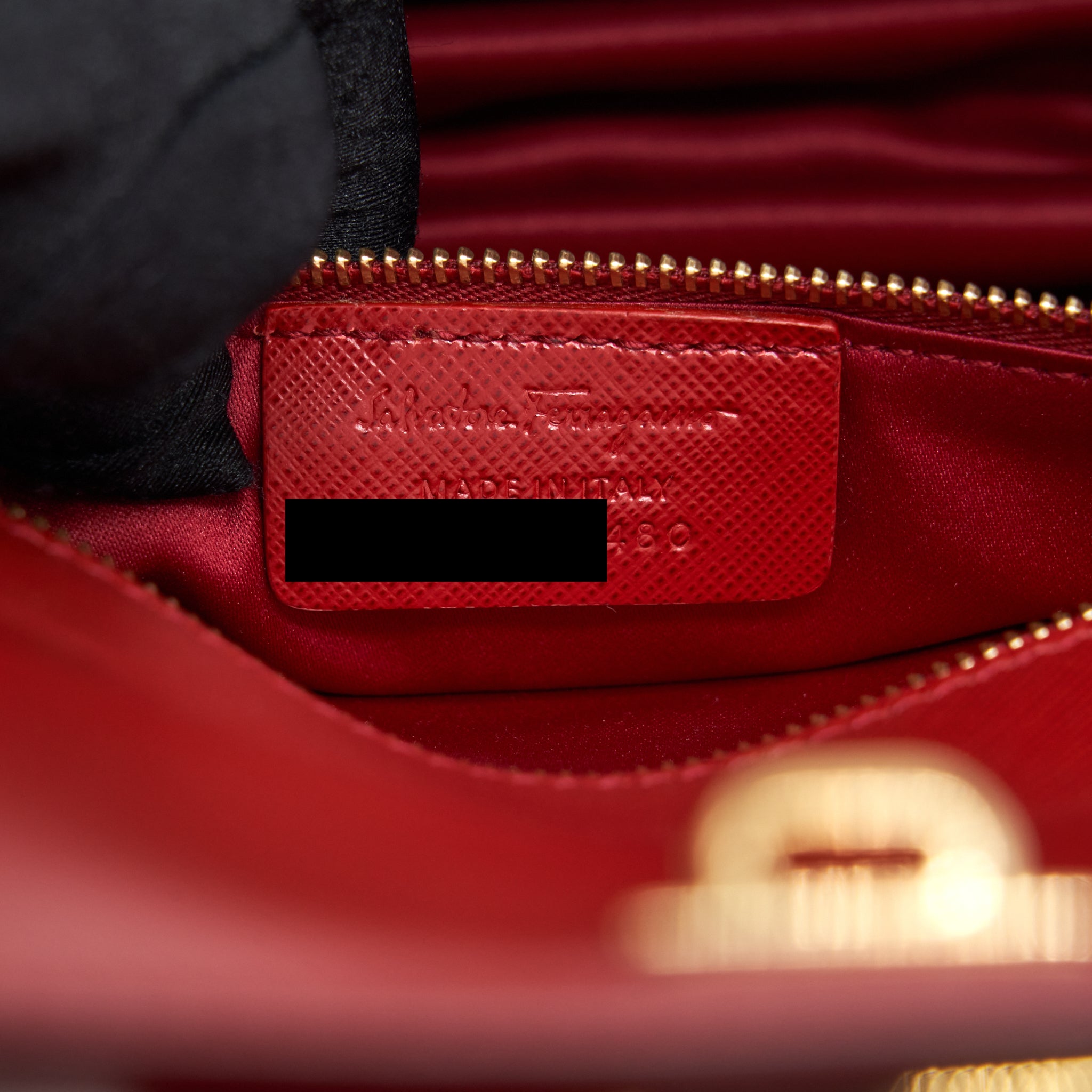 SALVATORE FERRAGAMO GINNY SAFFIANO SHOULDER BAG CALFSKIN RED GHW