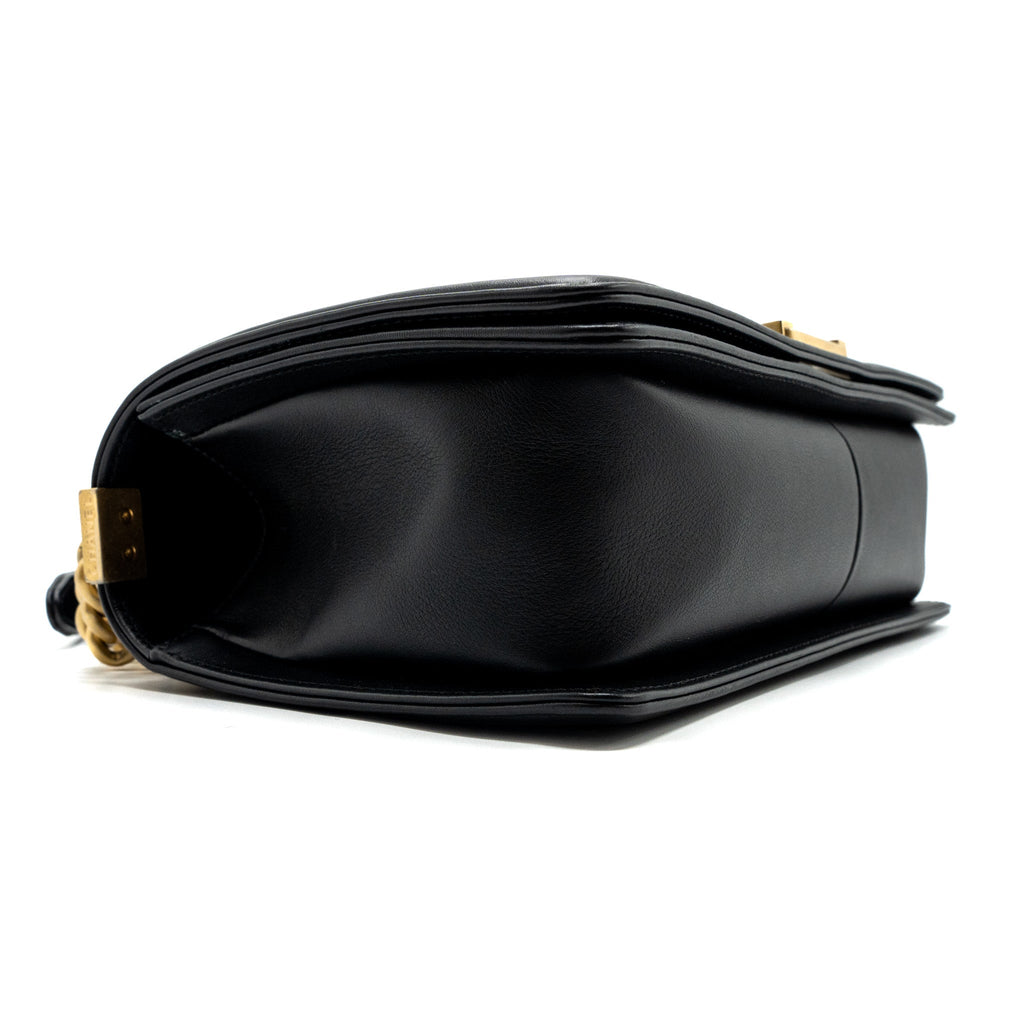 CHANEL MEDIUM BOY BAG CALFSKIN BLACK GHW