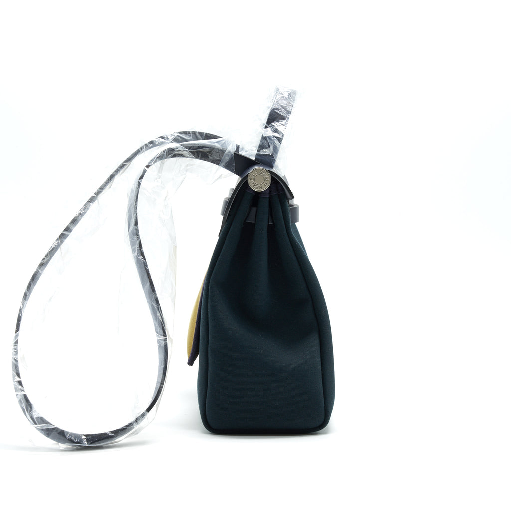 HERMES HERBAG 31 ZIP BAG VERT CYPRES/VERT OLIVE / BLUE INDIGO SHW