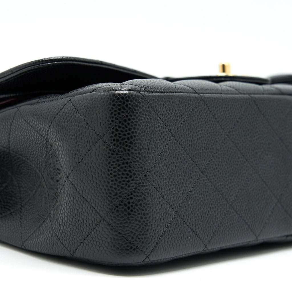 CHANEL JUMBO CLASSIC DOUBLE FLAP IN CAVIAR BLACK GHW