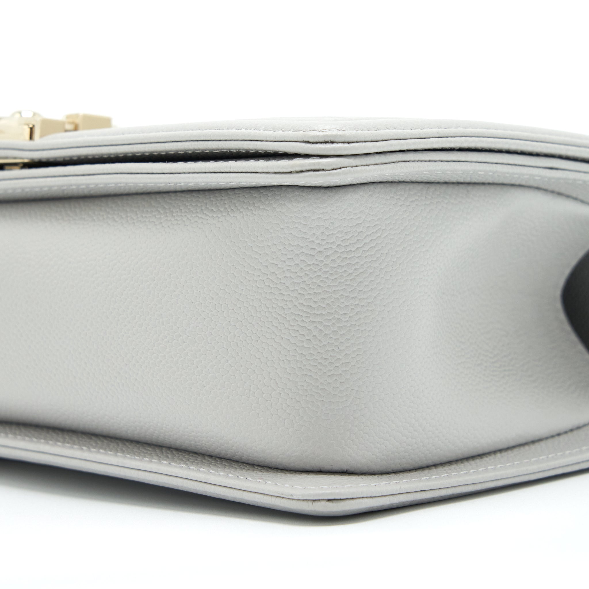 CHANEL MEDIUM BOY BAG CAVIAR LIGHT GREY SHW (MICROCHIP)
