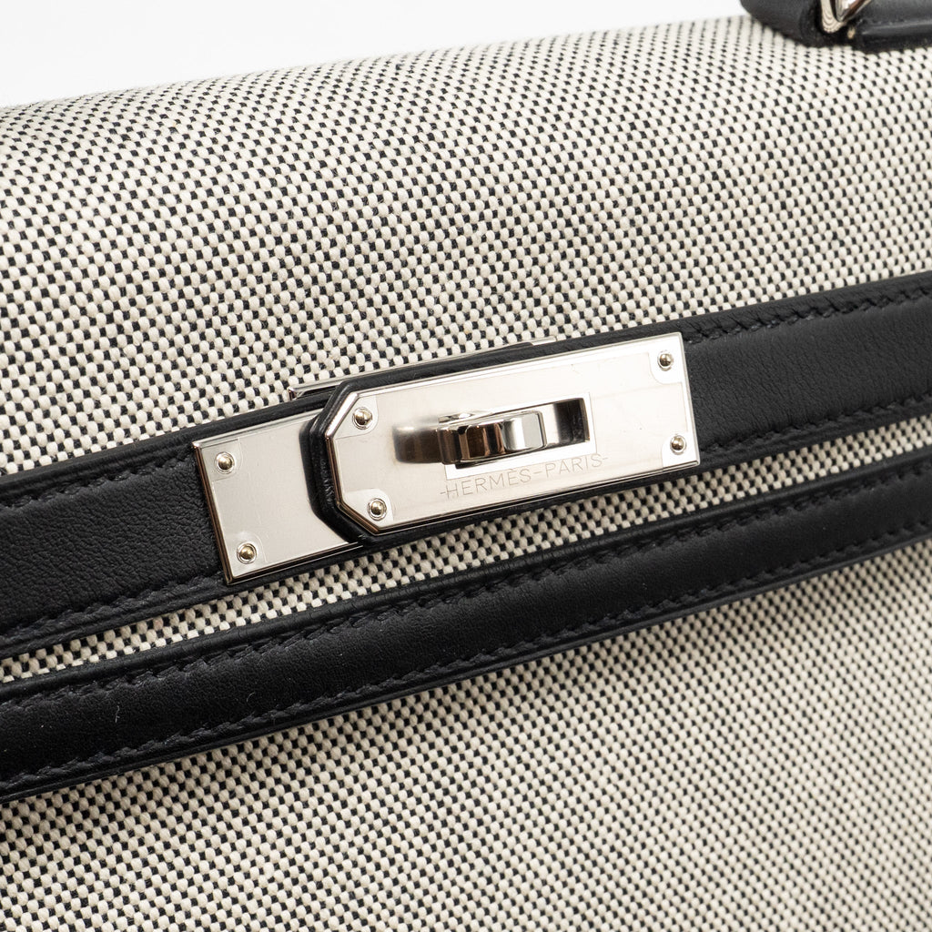 HERMES KELLY 28 SELLIER TOILE H / SWIFT ECRU - BLACK / BLACK SHW
