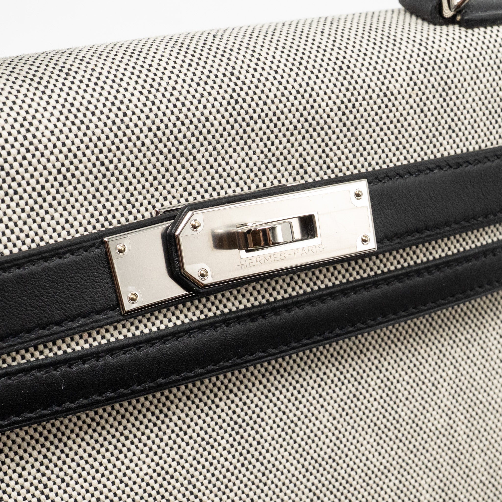 HERMES KELLY 28 SELLIER TOILE H / SWIFT ECRU - BLACK / BLACK SHW
