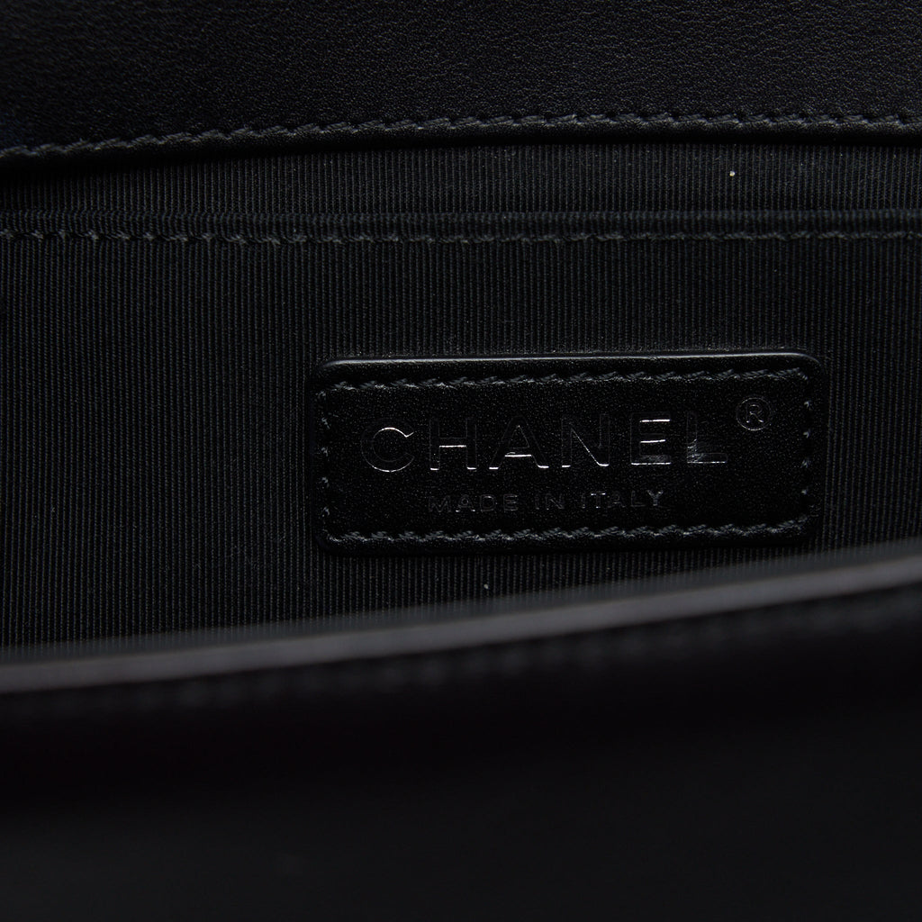 CHANEL MEDIUM BOY BAG QUILTED AND CHEVRON CALFSKIN BLACK SHW