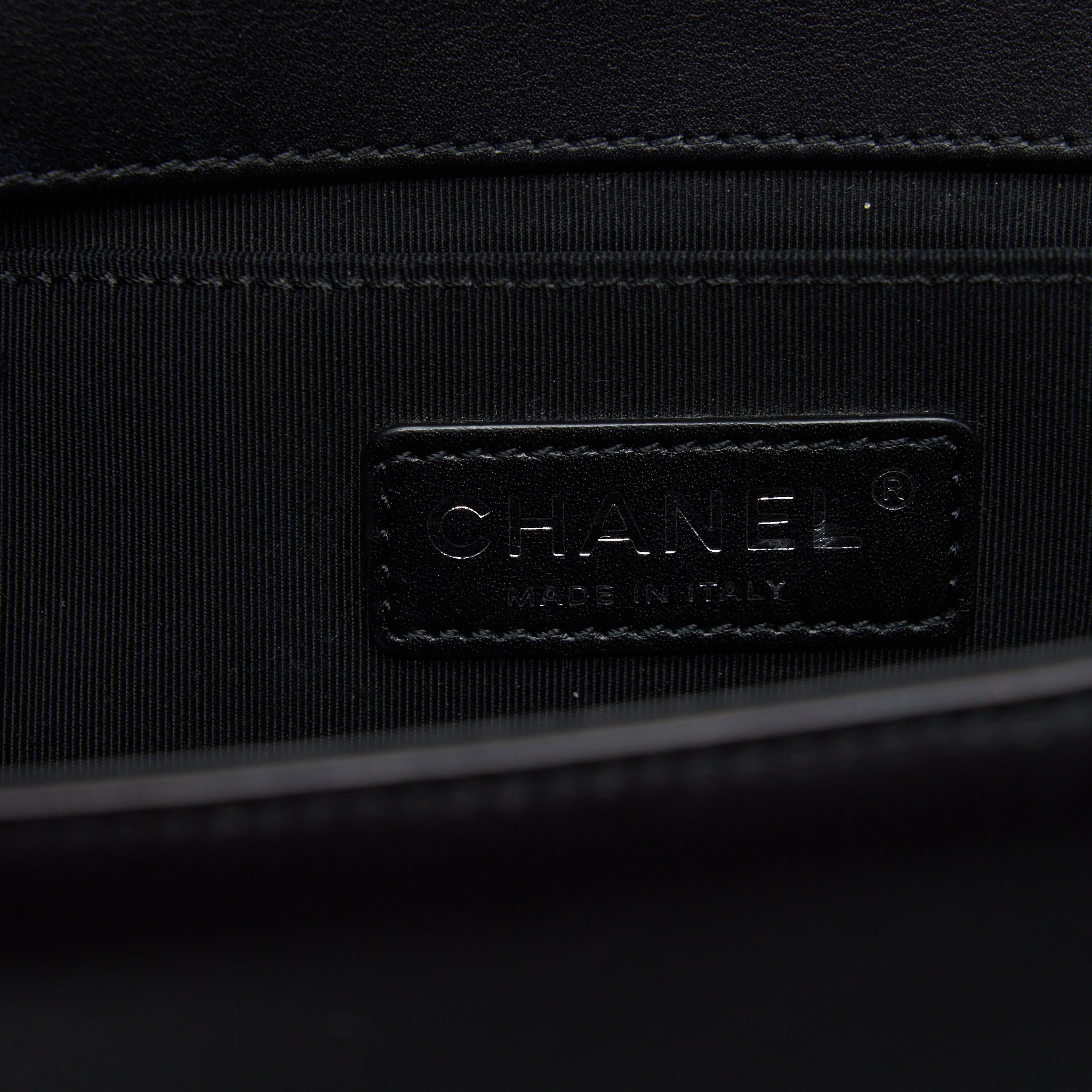 CHANEL MEDIUM BOY BAG QUILTED AND CHEVRON CALFSKIN BLACK SHW