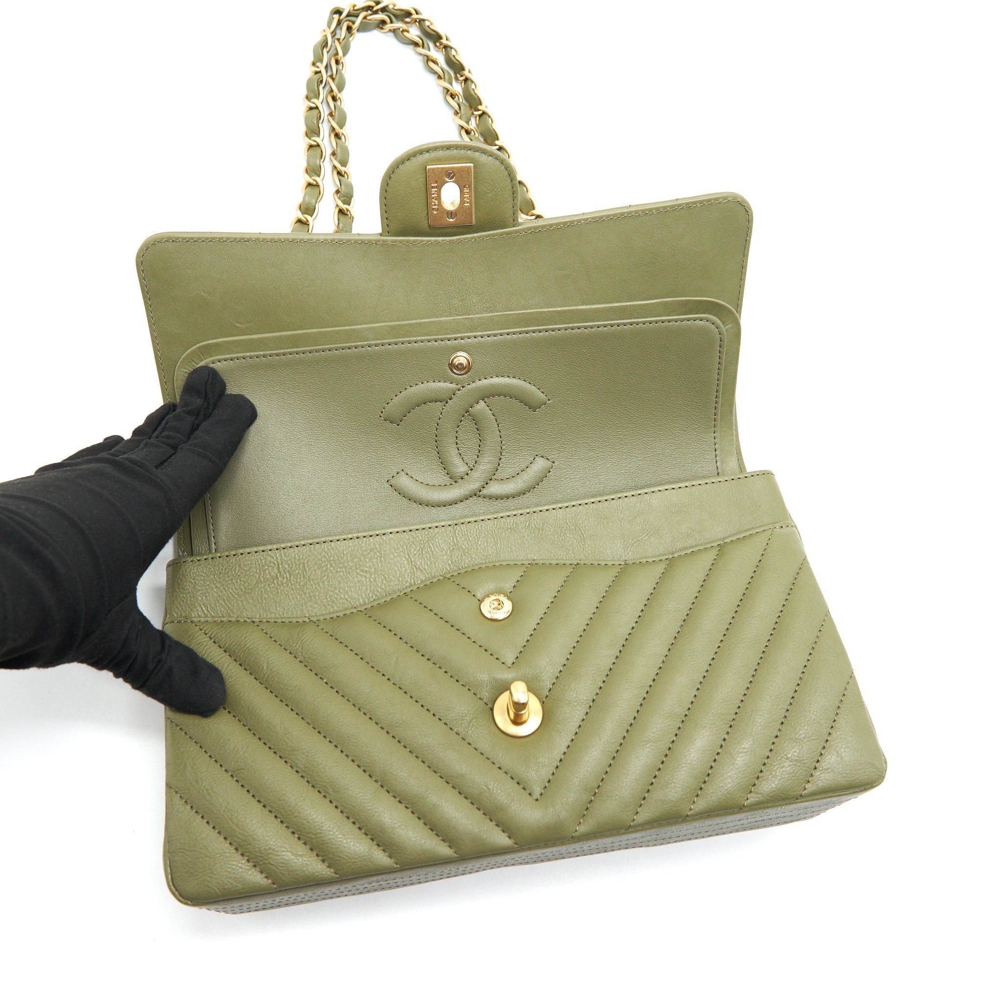 CHANEL CHEVRON MEDIUM CLASSIC DOUBLE FLAP BAG OLIVE-GREEN GHW