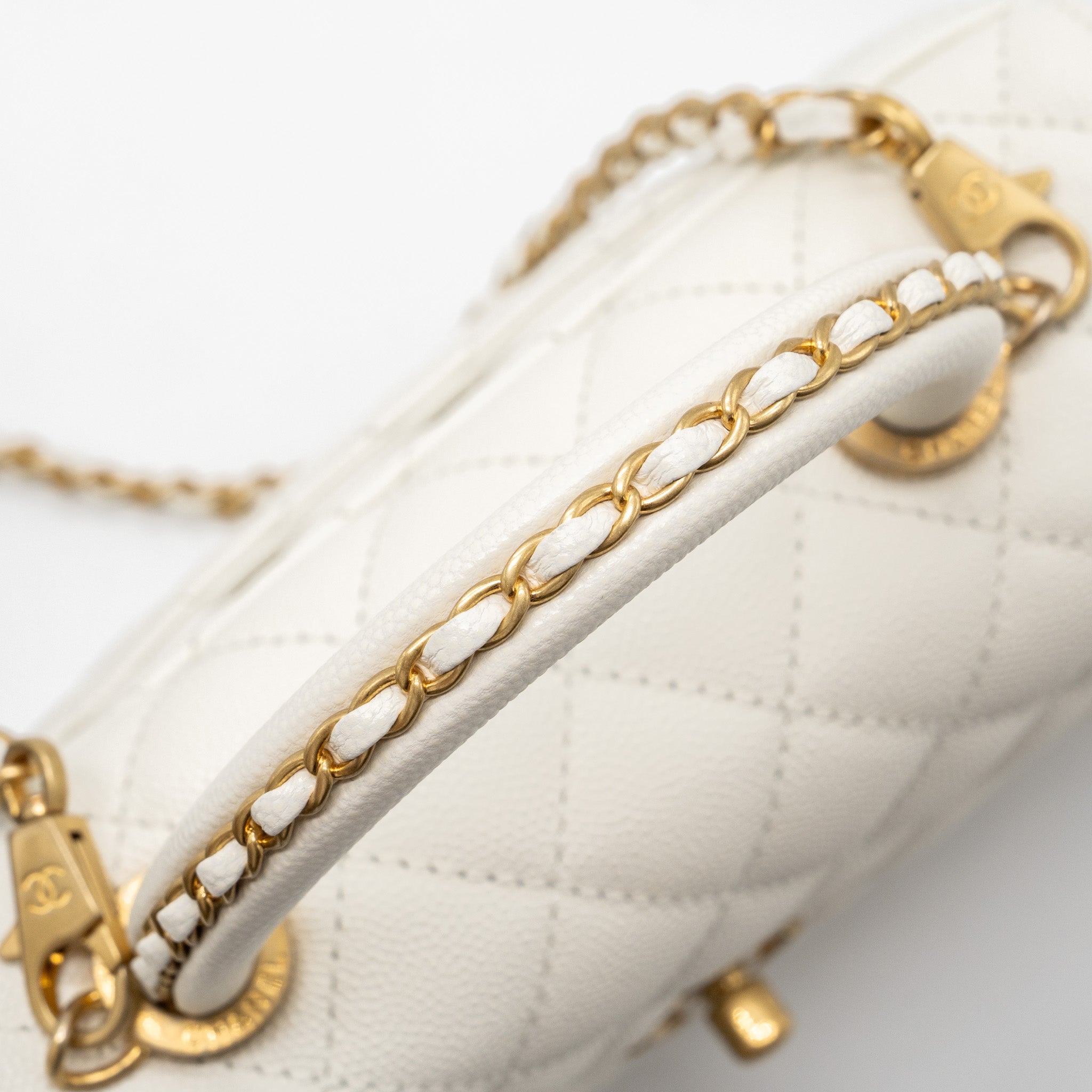 CHANEL 23P DETAILED TOP HANDLE SMALL COCO HANDLE CAVIAR WHITE GHW (MICROCHIP )