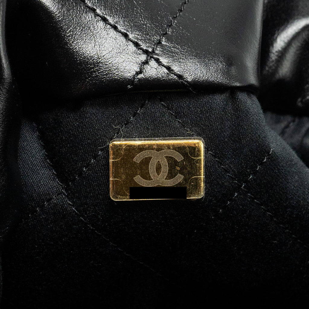 CHANEL MEDIUM 22 BAG SHINY CALFSKIN BLACK GHW (MICROCHIP)