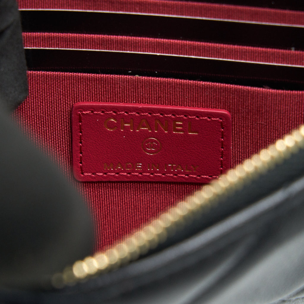 CHANEL 19 PHONE AND CARD HOLDER LAMBSKIN QUILTED BLACK