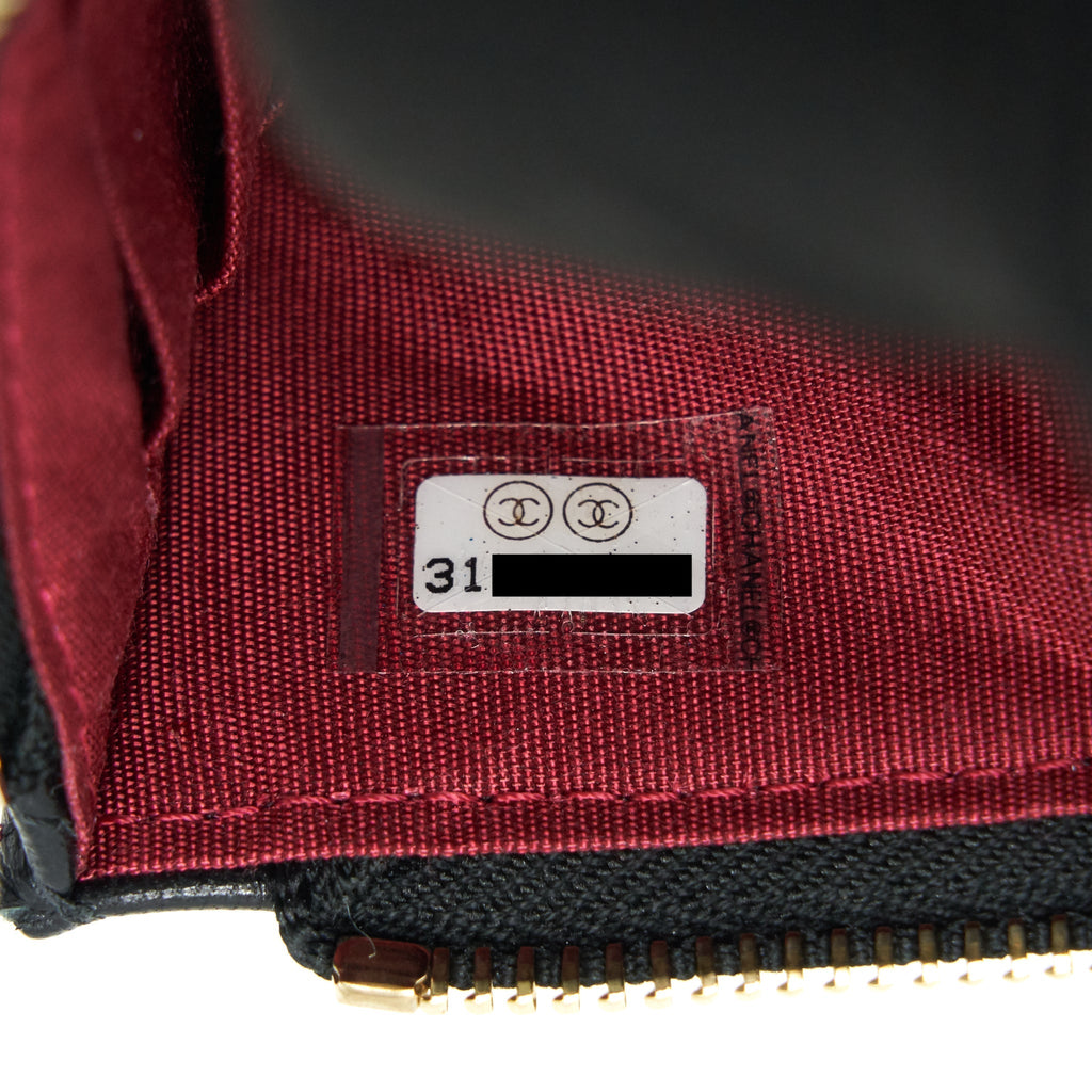 CHANEL 19 PHONE AND CARD HOLDER LAMBSKIN QUILTED BLACK
