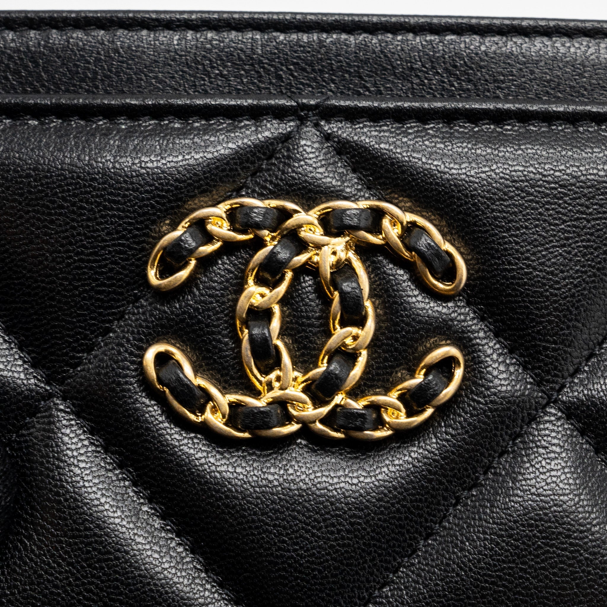CHANEL 19 CARDHOLDER LAMBSKIN BLACK GHW