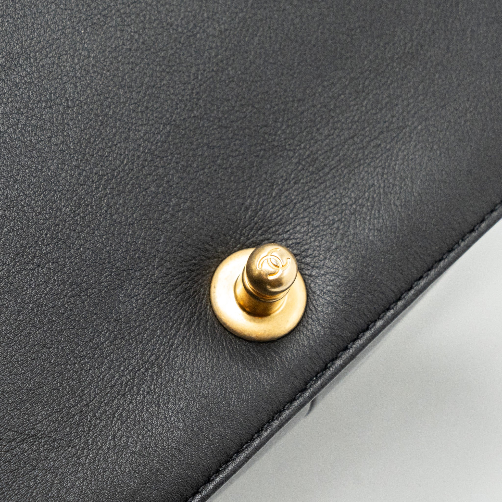 CHANEL MEDIUM BOY BAG CALFSKIN BLACK GHW