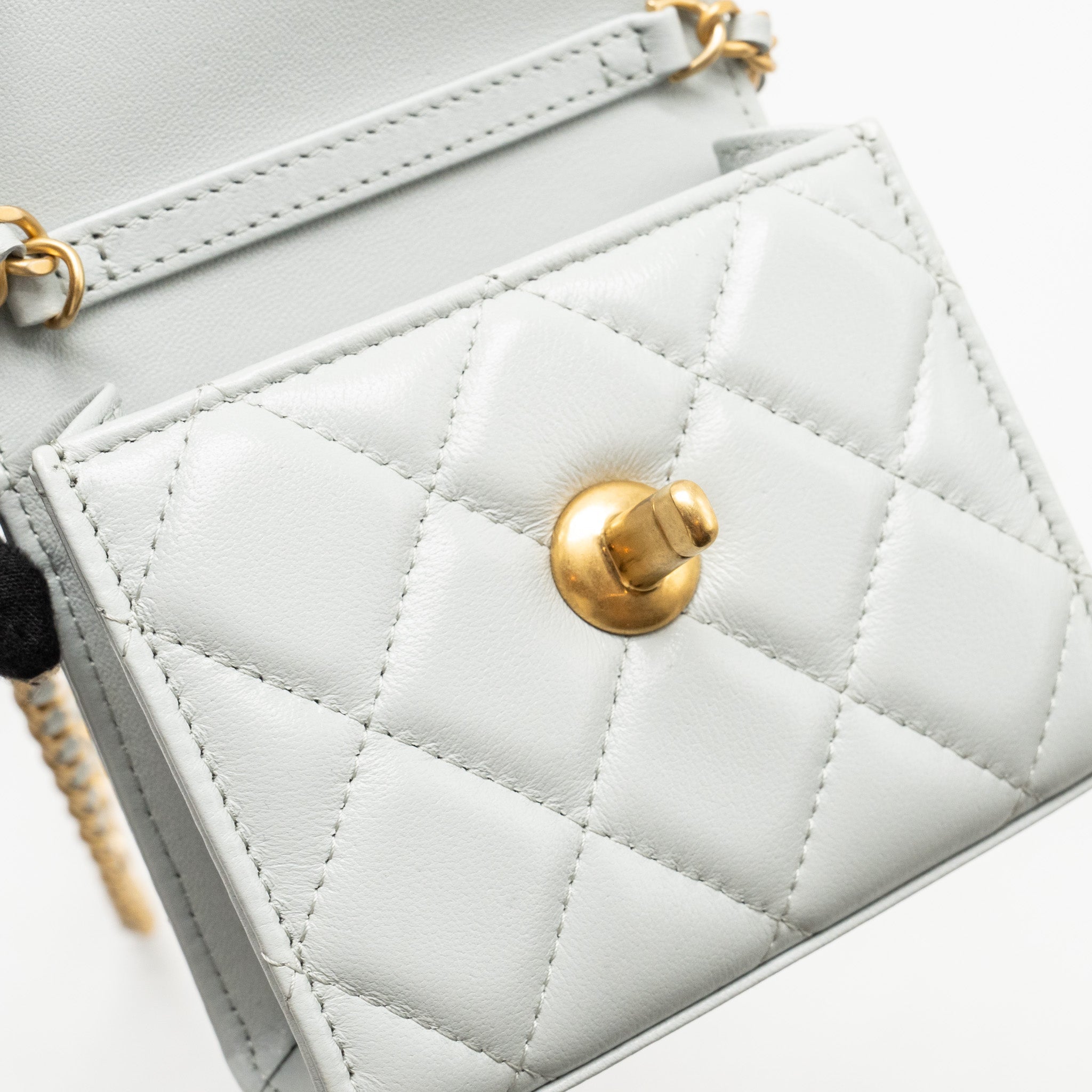 CHANEL CC ENAMEL HEART MINI FLAP CLUTCH WITH CHAIN LAMBSKIN LIGHT GREY GHW