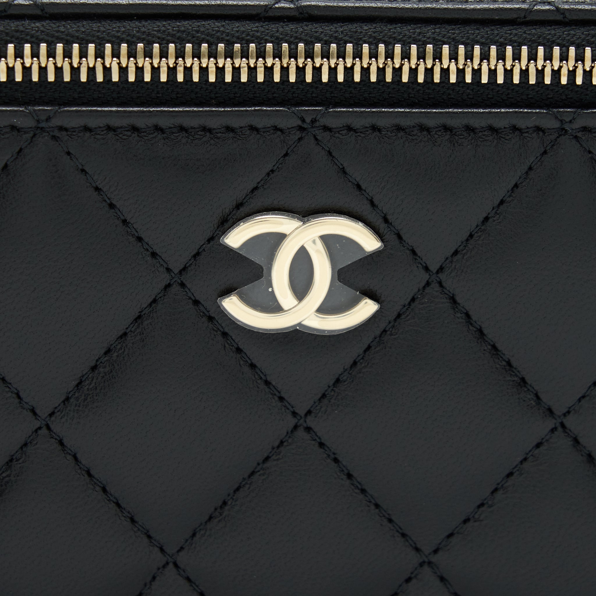 CHANEL 22A MINI TOP HANDLE LONG VANITY WITH CHAIN LAMBSKIN BLACK LGHW (MICROCHIP)