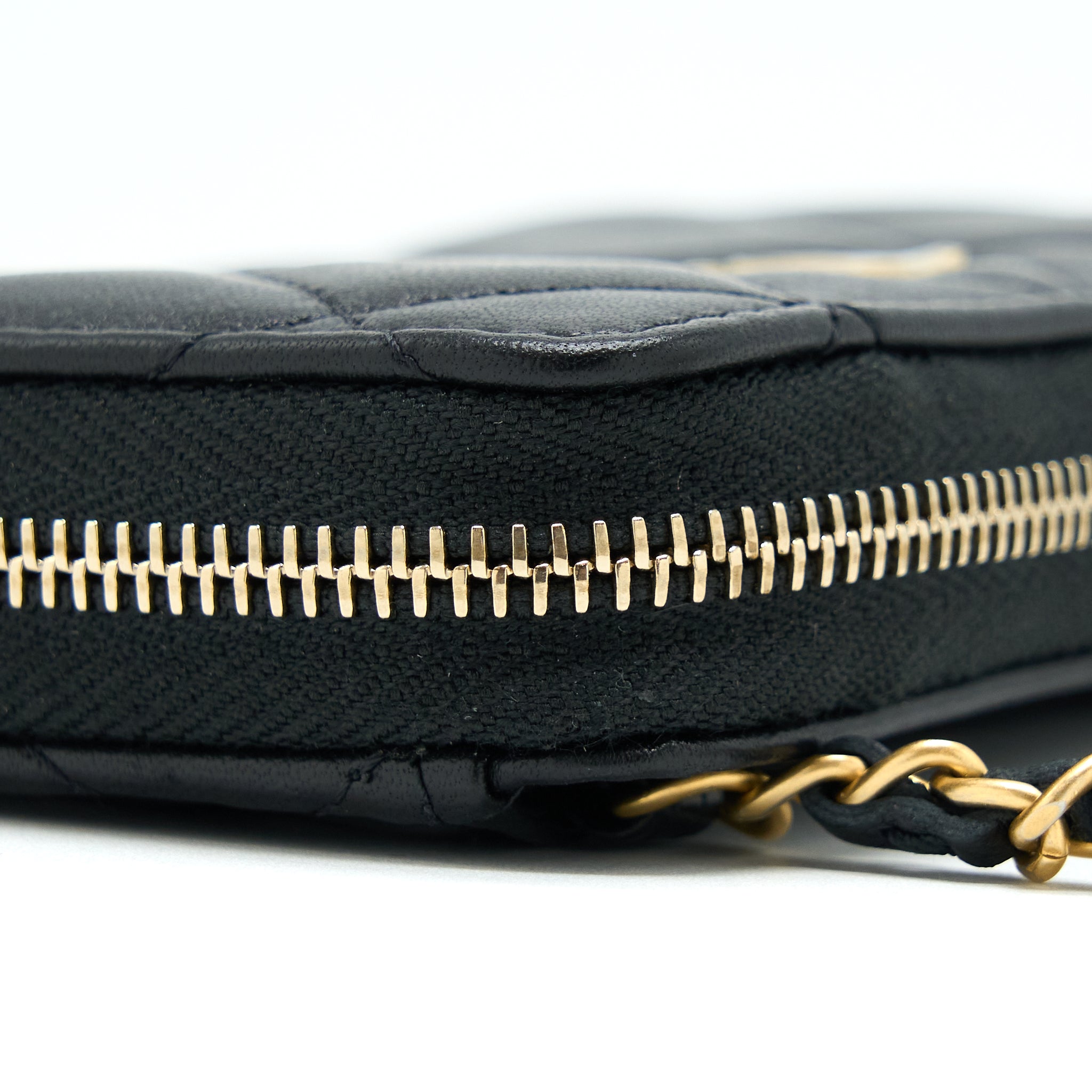 CHANEL 22C PEARL CRUSH CARD HOLDER WITH CHAIN LAMBSKIN BLACK GHW