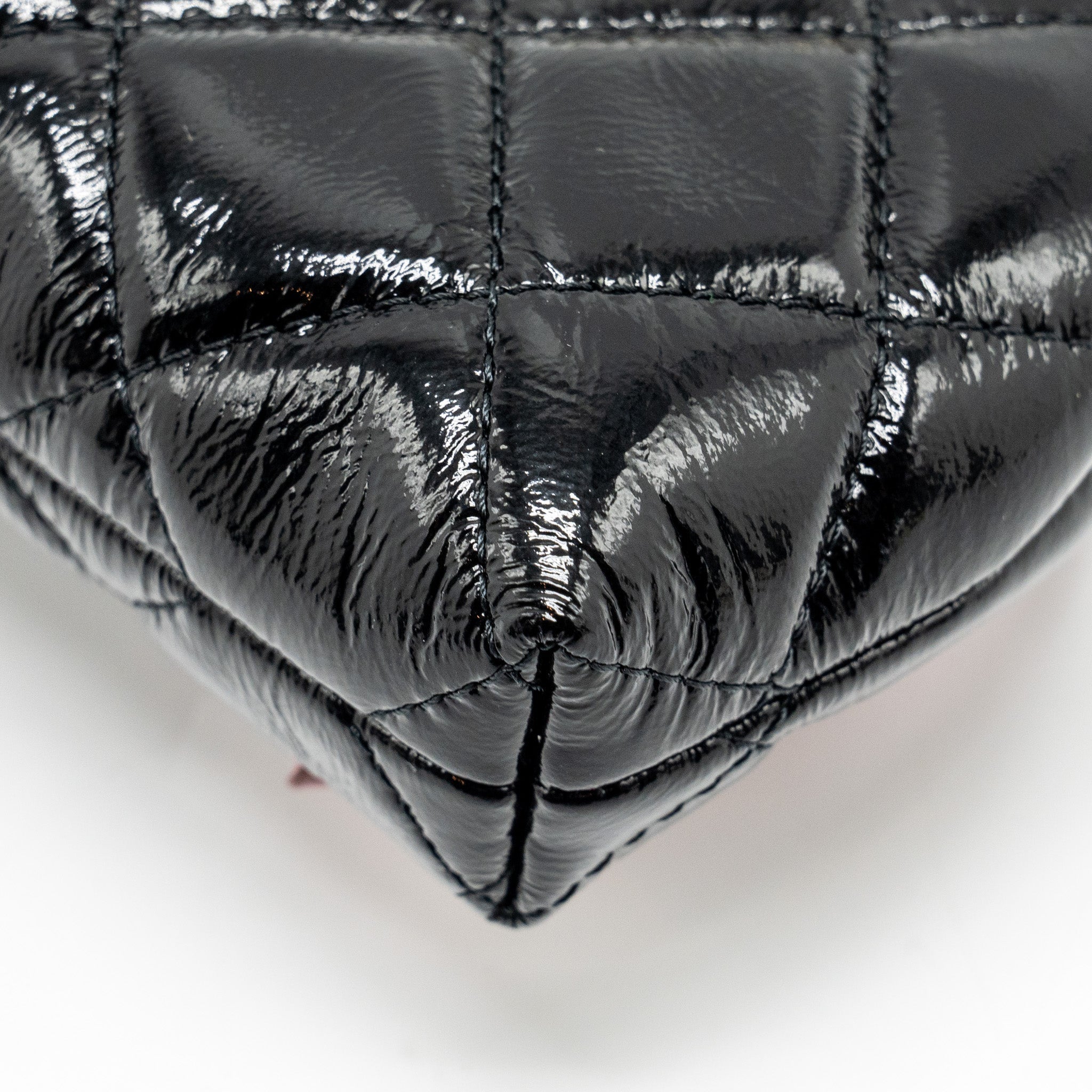 CHANEL 24A BOWKNOT CLUTCH WITH CHAIN PATENT CRUMPLED LAMBSKIN/SHINY LAMBSKIN BLACK/PINK GHW (MICROCHIP)