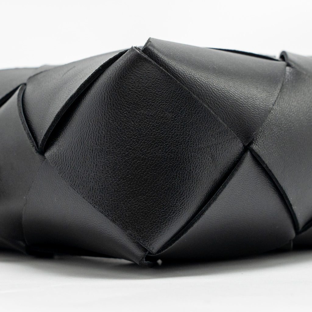 BOTTEGA VENETA CASSETTE CAMERA BAG SMOOTH INTRECCIO LEATHER BLACK GHW