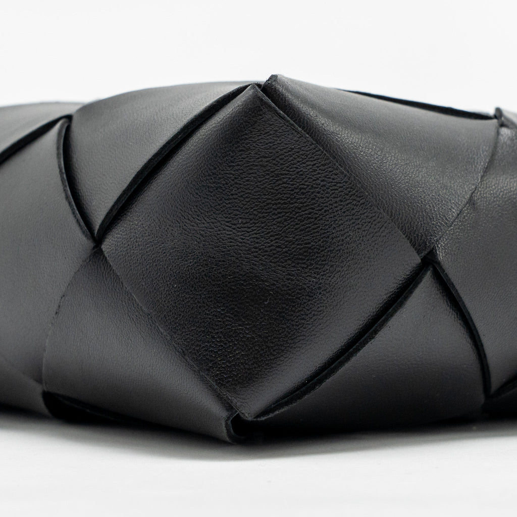 BOTTEGA VENETA CASSETTE CAMERA BAG SMOOTH INTRECCIO LEATHER BLACK GHW
