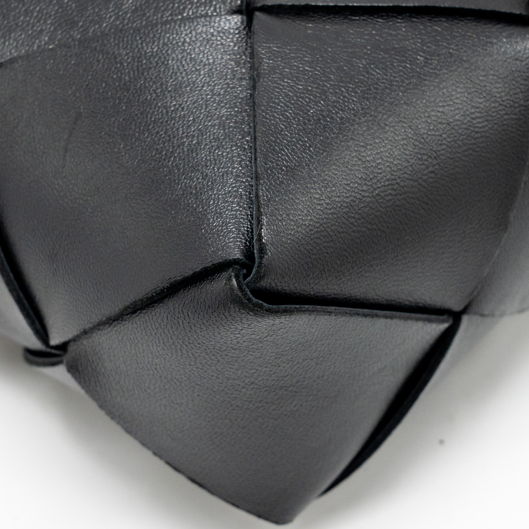 BOTTEGA VENETA CASSETTE CAMERA BAG SMOOTH INTRECCIO LEATHER BLACK GHW