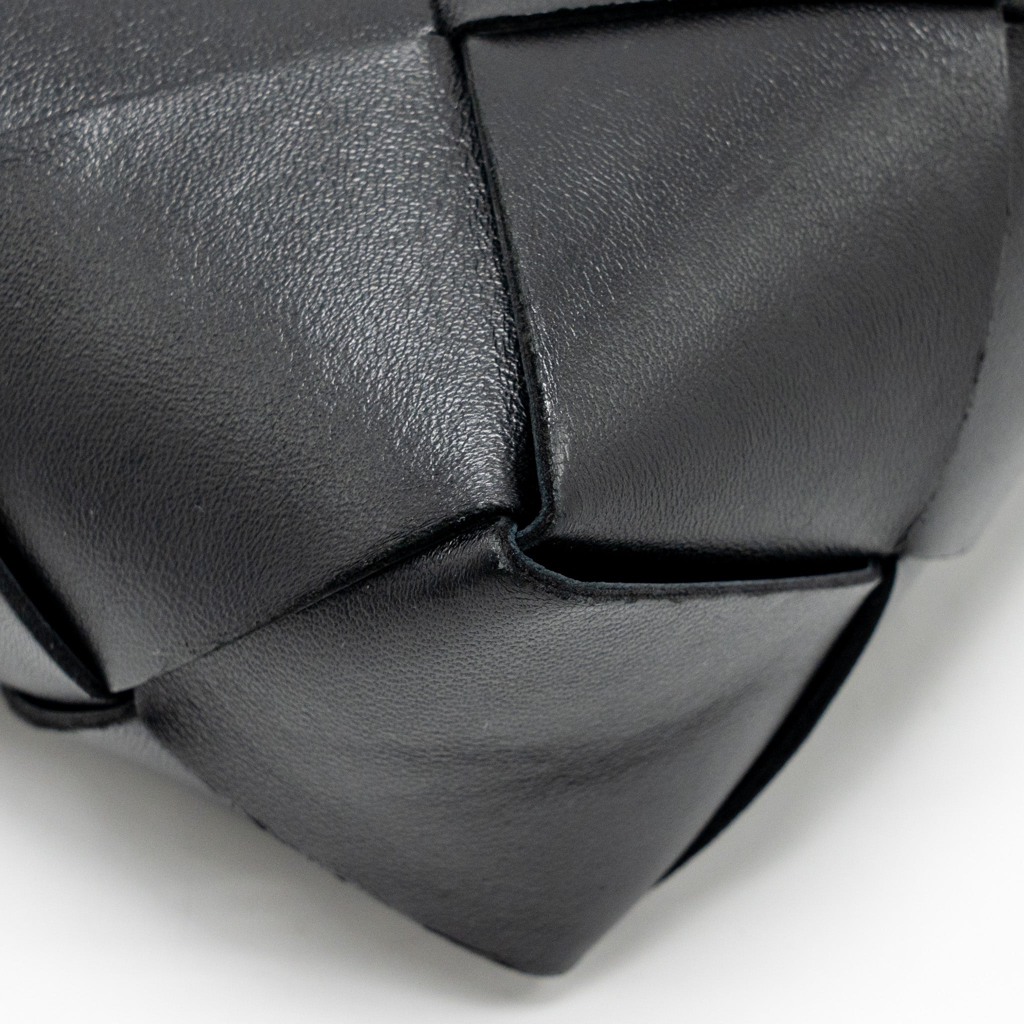 BOTTEGA VENETA CASSETTE CAMERA BAG SMOOTH INTRECCIO LEATHER BLACK GHW