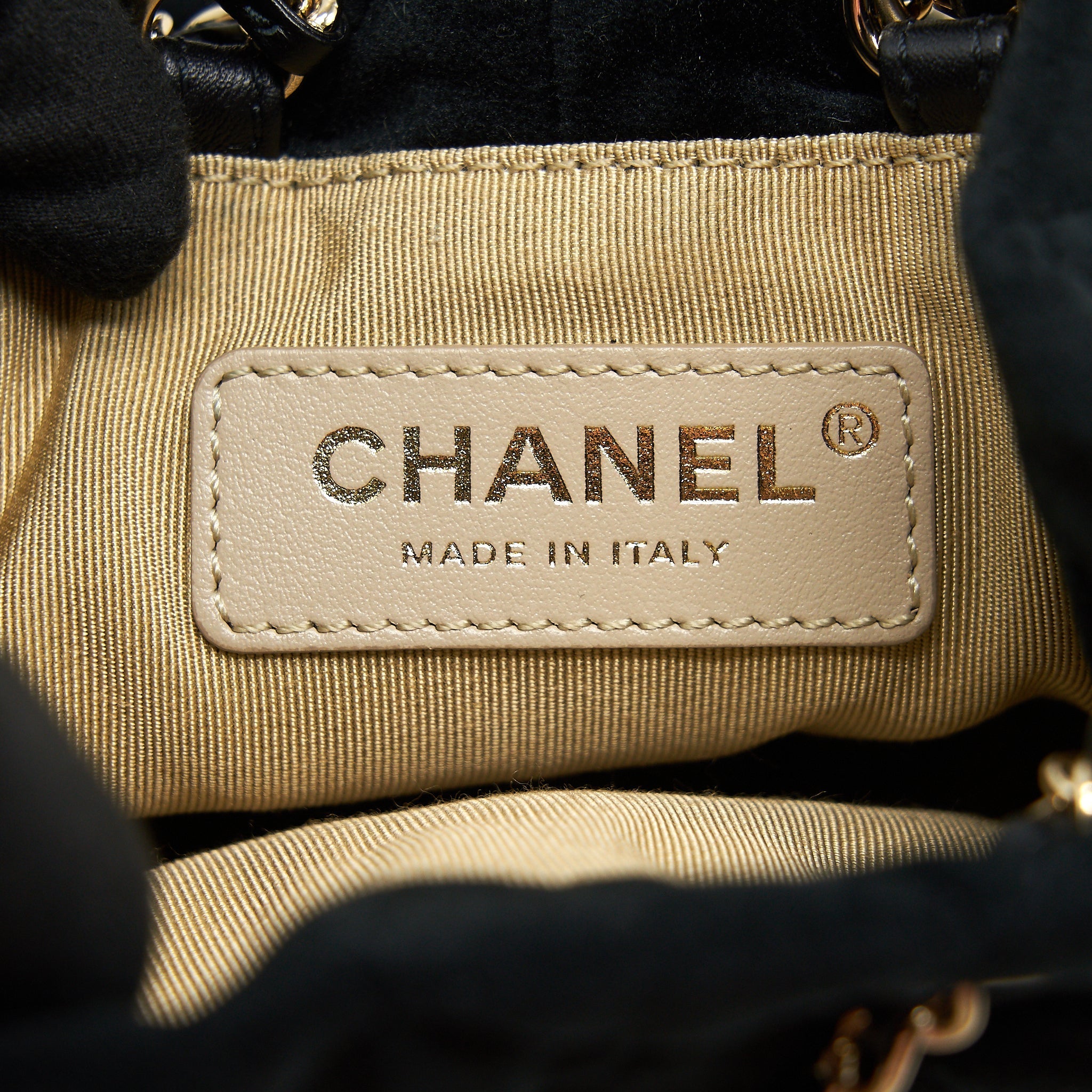 CHANEL PEARL CRUSH ON CHAIN MINI BUCKET VELVET BLACK LGHW