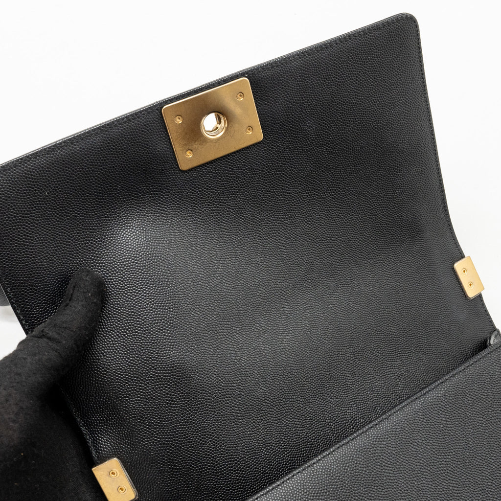 CHANEL MEDIUM BOY BAG CAVIAR BLACK GHW