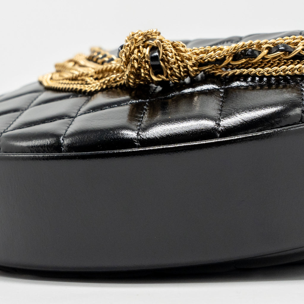 CHANEL 21A ROUND CLUTCH WITH DETAIL CHAIN CALFSKIN BLACK GHW(MICROCHIP)