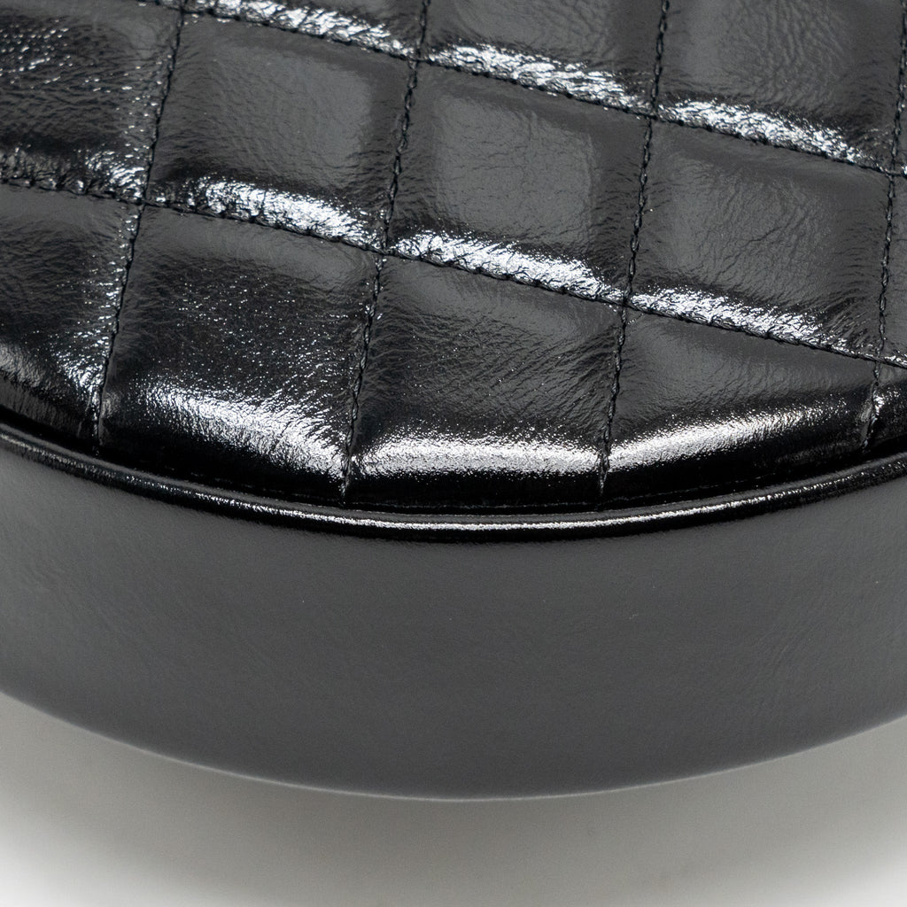 CHANEL 21A ROUND CLUTCH WITH DETAIL CHAIN CALFSKIN BLACK GHW(MICROCHIP)