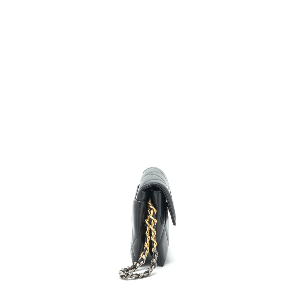 CHANEL 19 CLUTCH LAMBSKIN BLACK GHW