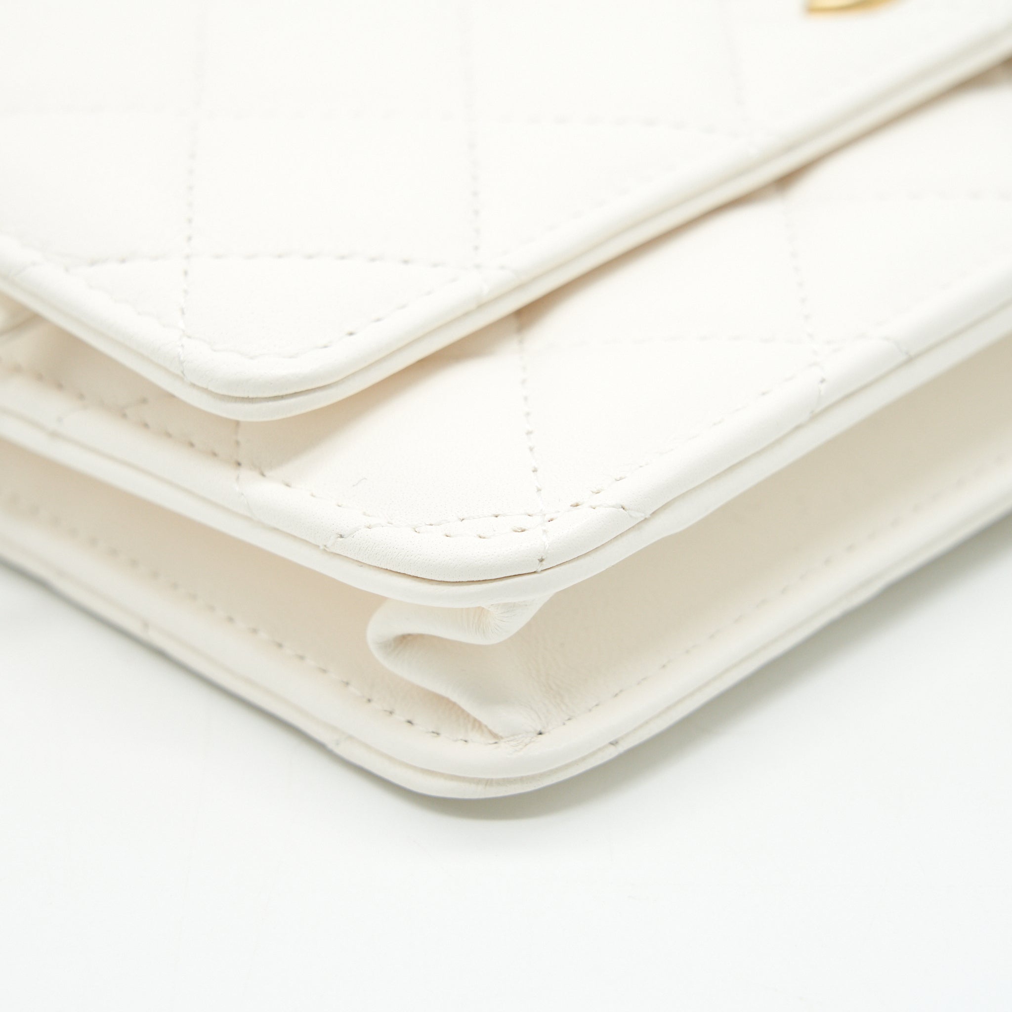 CHANEL PEARL CRUSH WALLET ON CHAIN LAMBSKIN WHITE GHW (MICROCHIP)