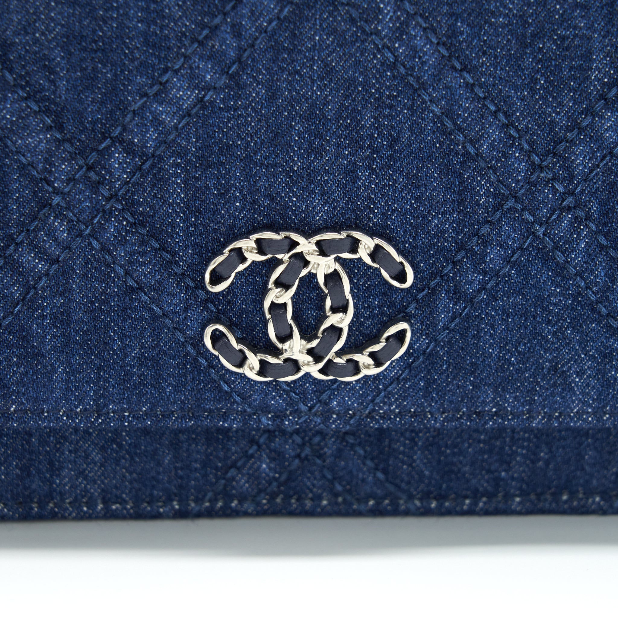 CHANEL 22P DENIM 19 WALLET ON CHAIN MULTICOLOUR HARDWARE(MICROCHIP)