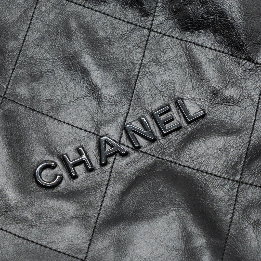 CHANEL 22 BACKPACK CALFSKIN SO BLACK / BLACK HARDWARE (MICROCHIP)