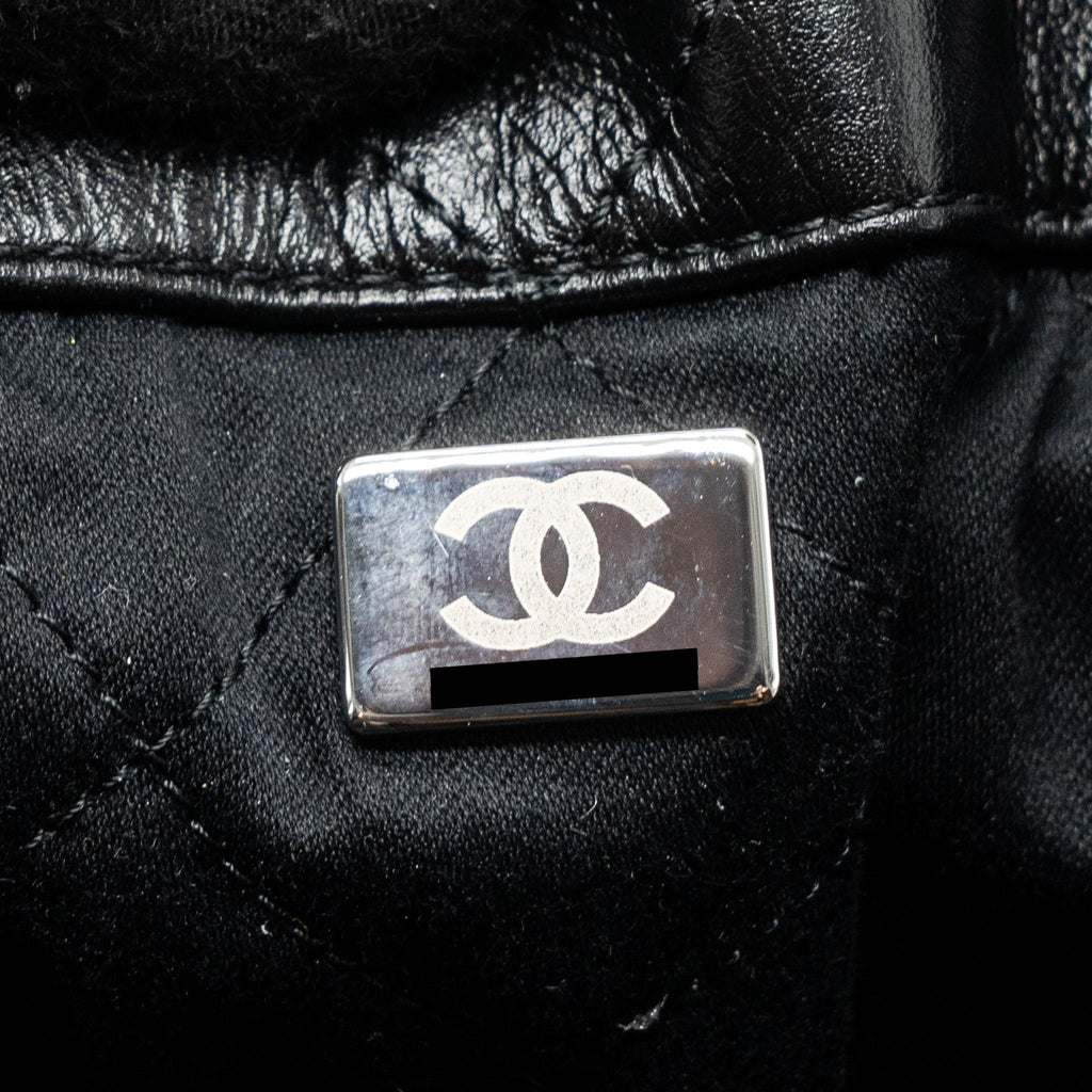 CHANEL 22 BACKPACK CALFSKIN SO BLACK / BLACK HARDWARE (MICROCHIP)
