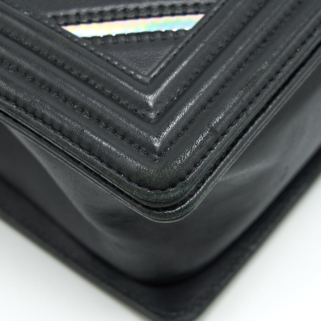 CHANEL MEDIUM BOY CHEVRON LAMBSKIN BLACK/SILVER SHW