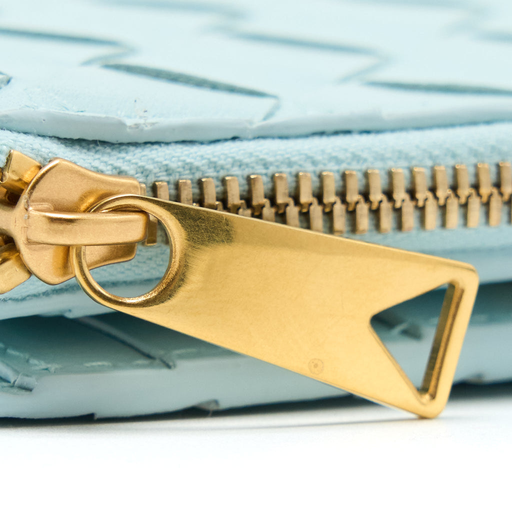 BOTTEGA VENETA BI-FOLD ZIP WALLET LAMBSKIN LIGHT BLUE GHW