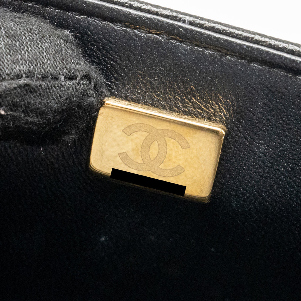 CHANEL 22A ROUND BOY MESSENGER BAG CAVIAR BLACK GHW (MICROCHIP)