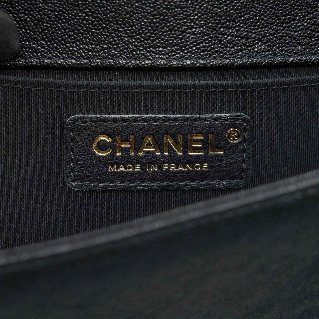 CHANEL CHEVRON MEDIUM BOY CHANEL HANDBAG CAVIAR BLACK GHW