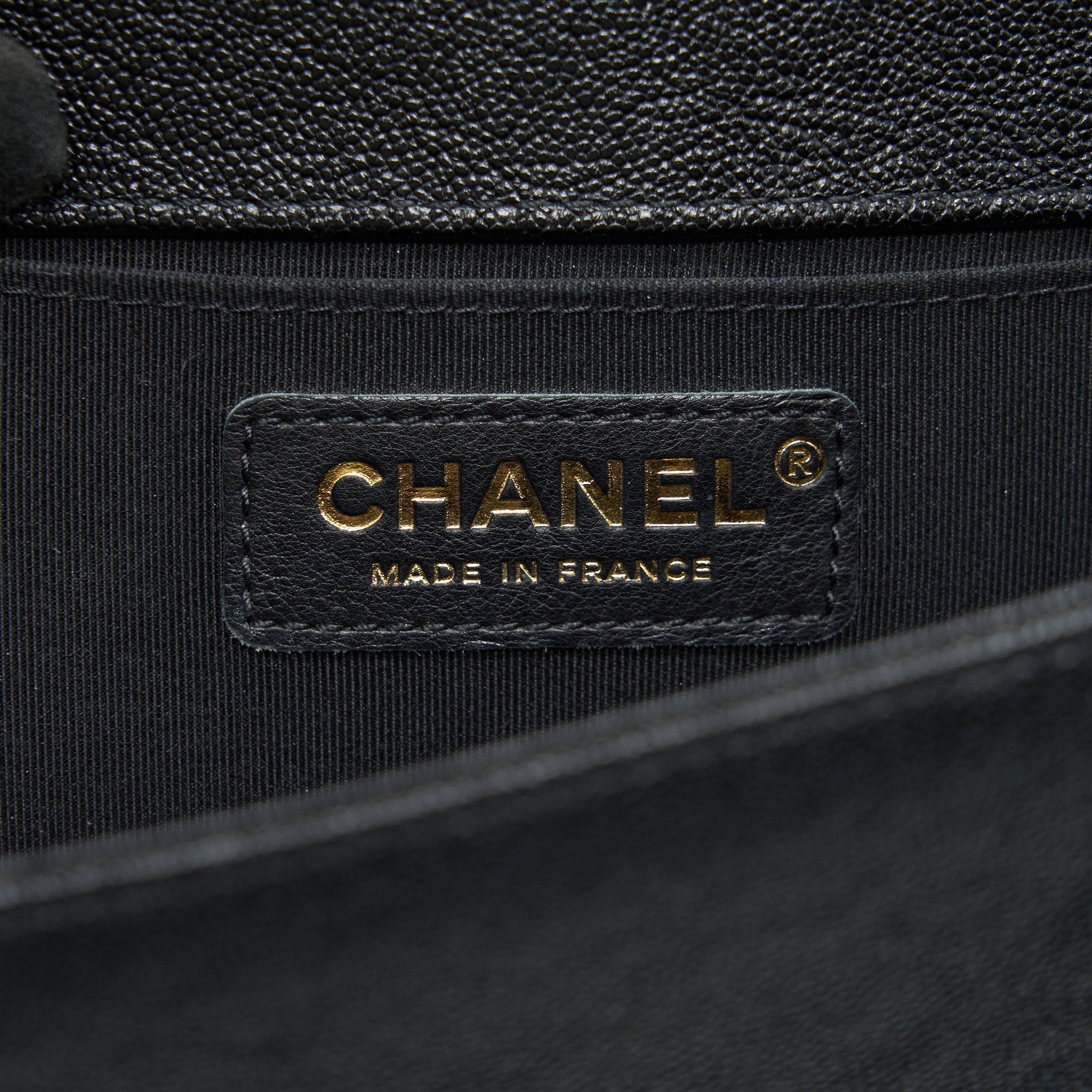 CHANEL CHEVRON MEDIUM BOY CHANEL HANDBAG CAVIAR BLACK GHW