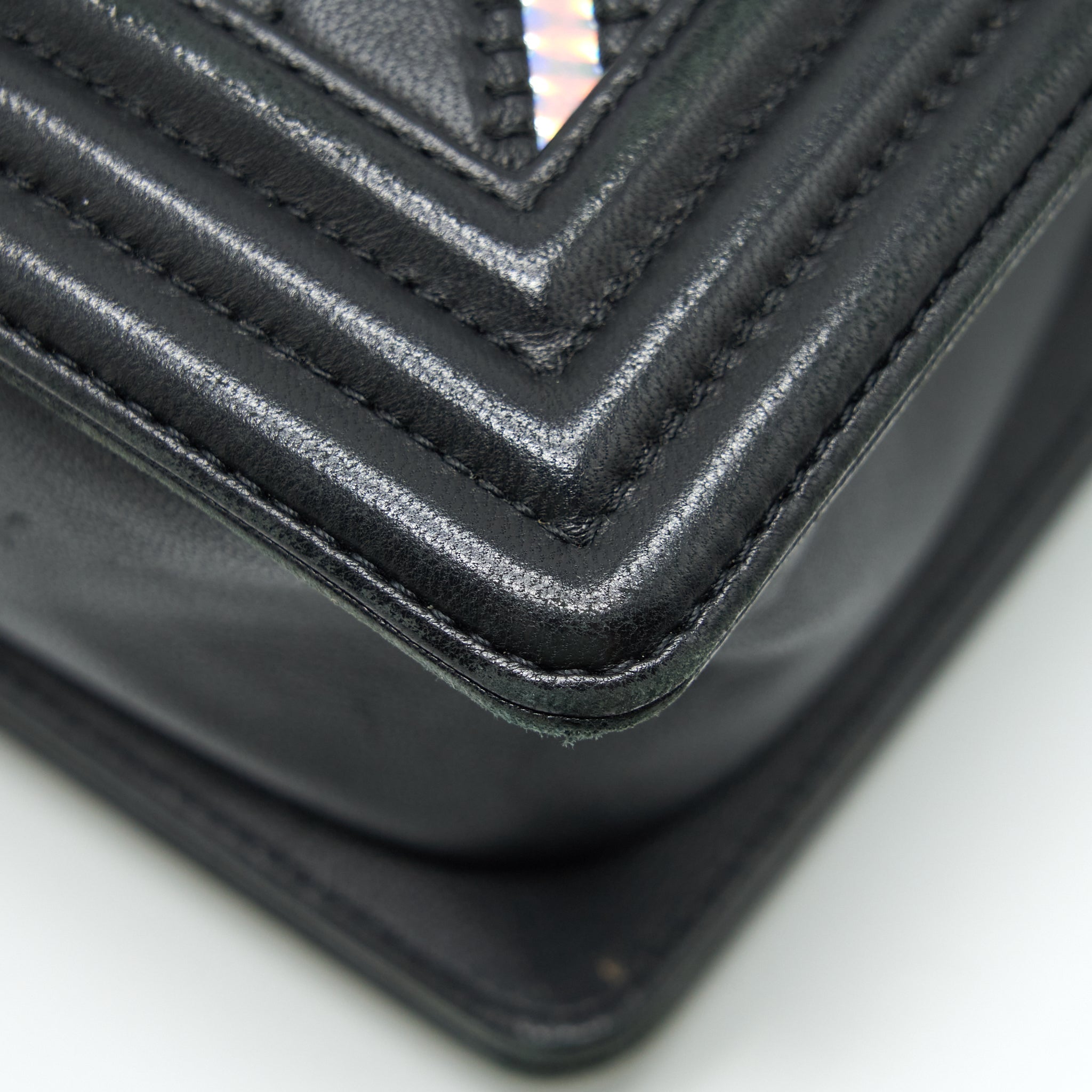 CHANEL MEDIUM BOY CHEVRON LAMBSKIN BLACK/SILVER SHW