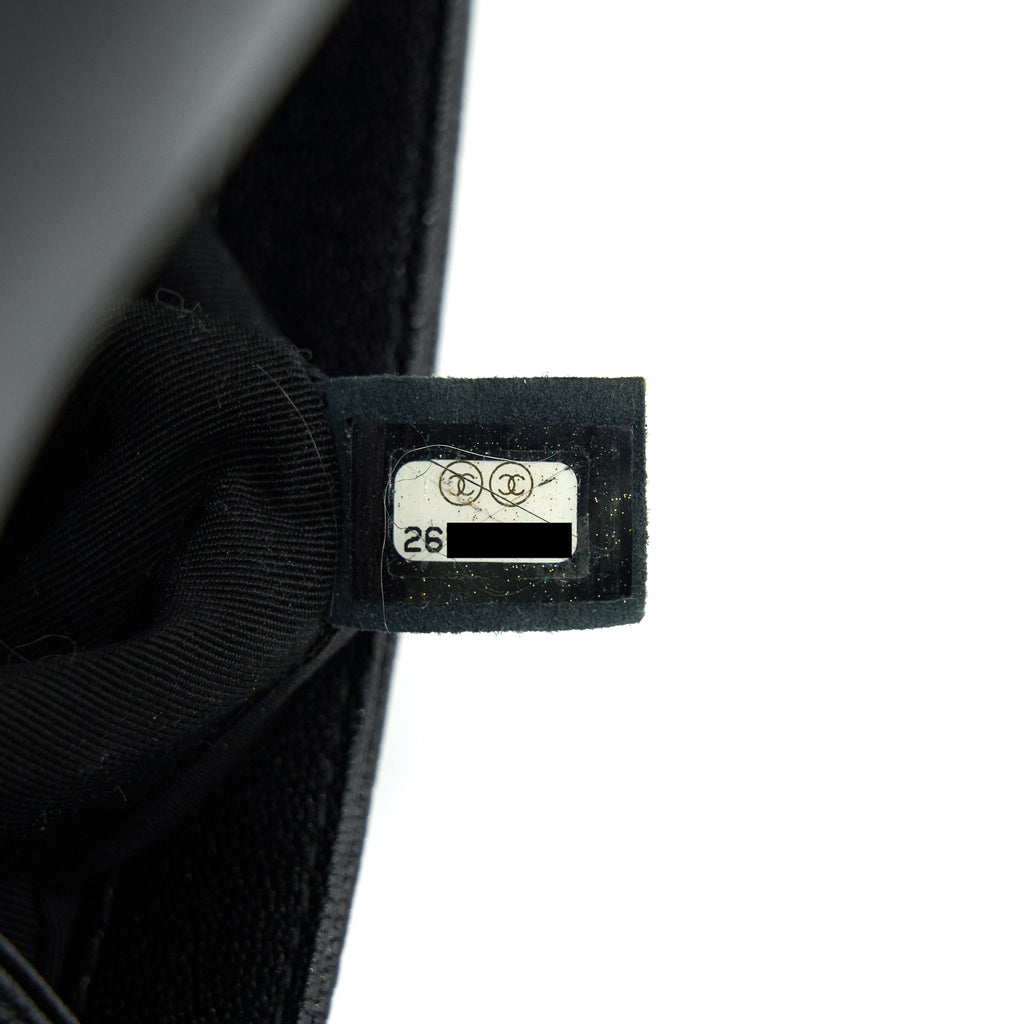 CHANEL CHEVRON MEDIUM BOY CHANEL HANDBAG CAVIAR BLACK GHW