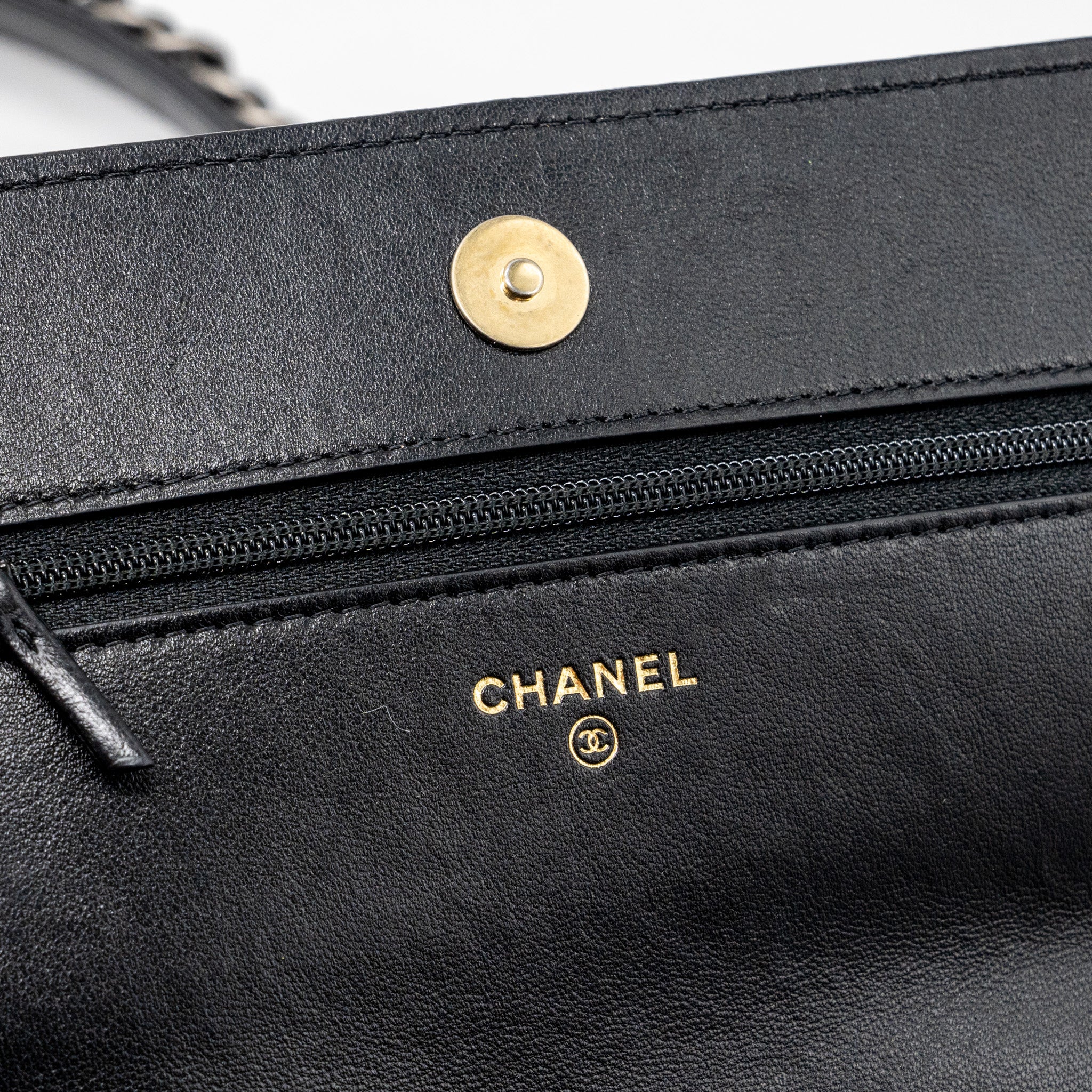 CHANEL 19 WALLET ON CHAIN LAMBSKIN BLACK MULTICOLOUR HARDWARE (MICROCHIP)
