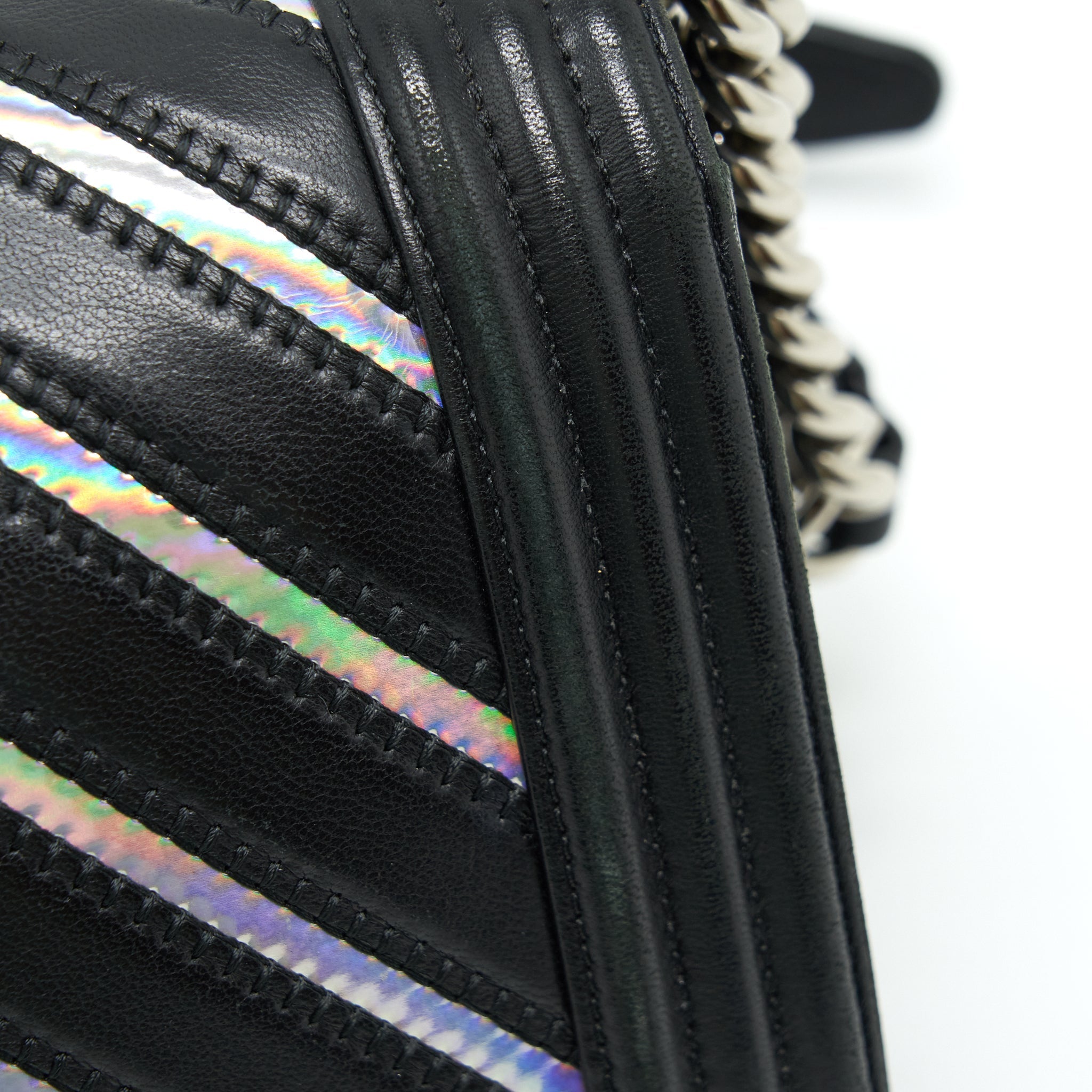 CHANEL MEDIUM BOY CHEVRON LAMBSKIN BLACK/SILVER SHW