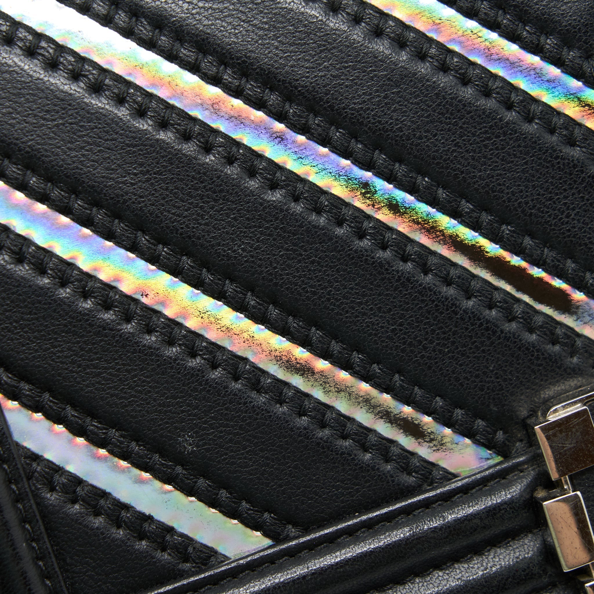 CHANEL MEDIUM BOY CHEVRON LAMBSKIN BLACK/SILVER SHW