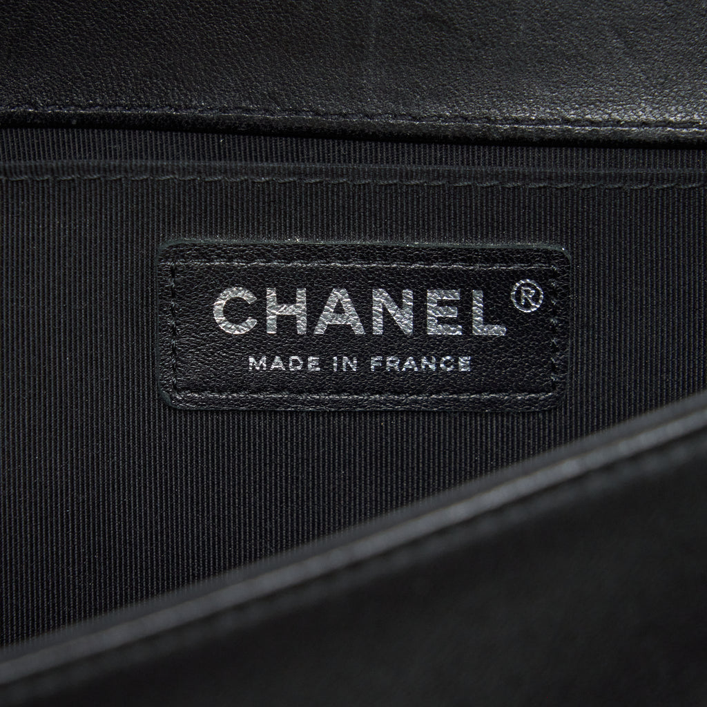 CHANEL MEDIUM BOY CHEVRON LAMBSKIN BLACK/SILVER SHW
