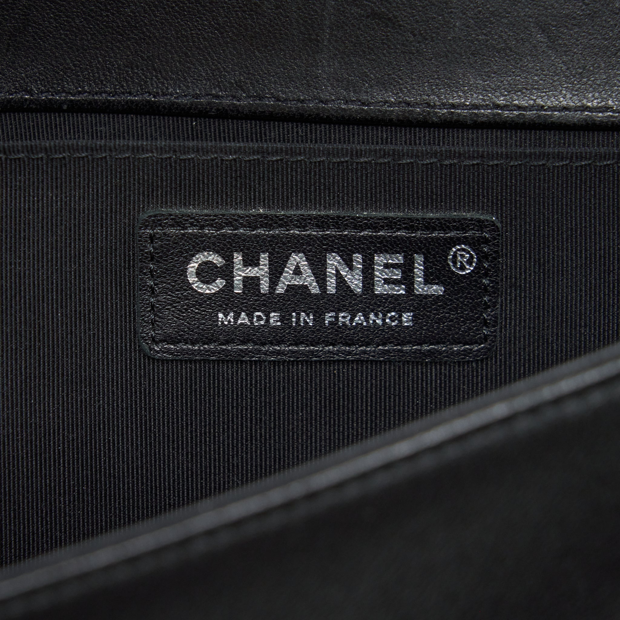 CHANEL MEDIUM BOY CHEVRON LAMBSKIN BLACK/SILVER SHW
