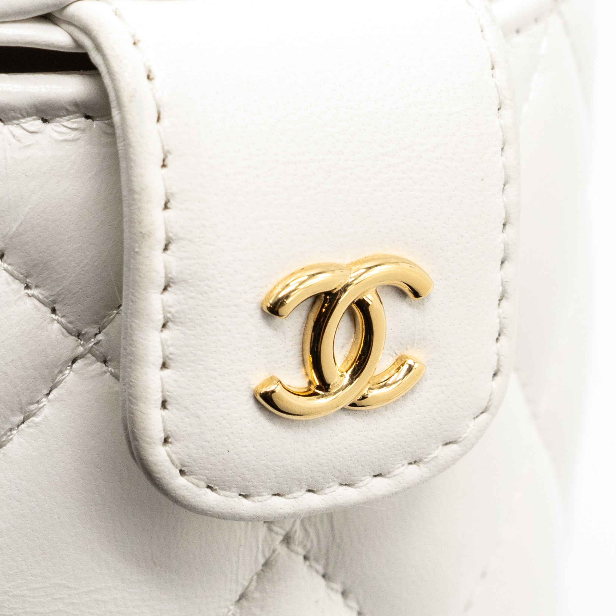 CHANEL TOP HANDLE ROUND VANITY WITH CHAIN LAMBSKIN WHITE GHW (MICROCHIP)